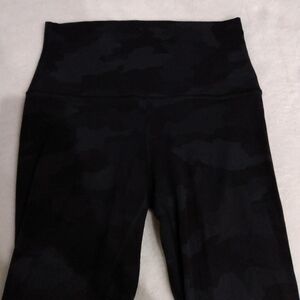 Lululemon Camo Leggings 28" Size 4